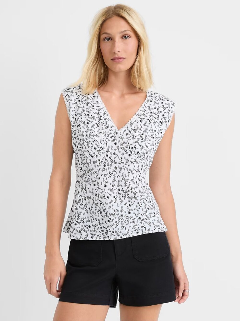 NWT $59.95 LOFT Black White Floral Lace Trim Cap Sleeve Top – 10P